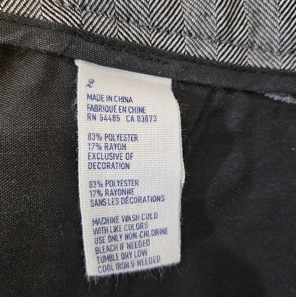 American Eagle Outfitters Pleated Chevron Grey Rolled Hem Shorts Size 2 - Picture 6 of 6